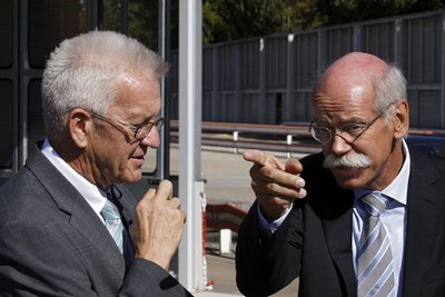 Wer macht hier Ansagen? Ministerpräsident Winfried Kretschmann (Grüne, links) und Daimler-Chef Dieter Zetsche, 2012.