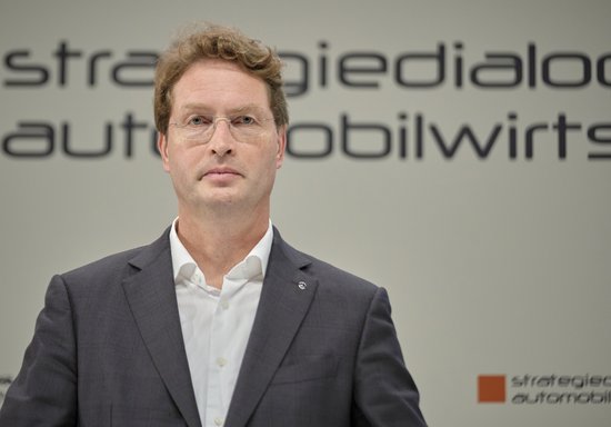 Daimler-Chef Ola Källenius hat beim Strategiedialog mitgemacht, scheint sich daran aber kaum zu erinnern. Foto: Joachim E. Röttgers