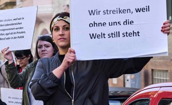 Bitte weiter warten