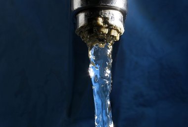 Aktuell wohl ohne PFC: Trinkwasser.