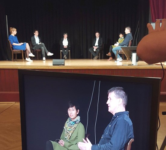 Bei einer Podiumsdiskussion zum Kongress (von links): Moderatorin Dana Hoffmann; Robert Klauer, Vaude Sport; Elvira Menzer-Haasis, Präsidentin des Landessportverbands; Franz Brümmer, Prof. Uni Stuttgart; Katja Nguyen Thanh, Initiative "Ludwigsburg packt Bei einer Podiumsdiskussion zum Kongress (von links): Moderatorin Dana Hoffmann; Robert Klauer, Vaude Sport; Elvira Menzer-Haasis, Präsidentin des Landessportverbands; Franz Brümmer, Prof. Uni Stuttgart; Katja Nguyen Thanh, Initiative "Ludwigsburg packt neu ein"; Thomas Müller, TSG Rohrbach. Foto: Naturvision