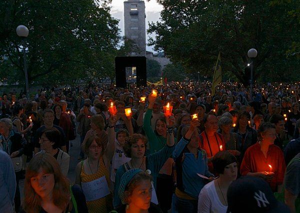 ... ebenso wie bei Nacht, hier am 13. August 2010 im Stuttgarter Schlossgarten. Fotos: Joachim E. Röttgers