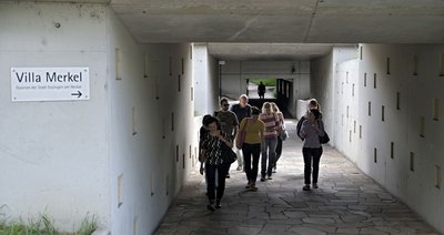 Der Rundgang gehört zum Projekt "Good Space" der Villa Merkel.