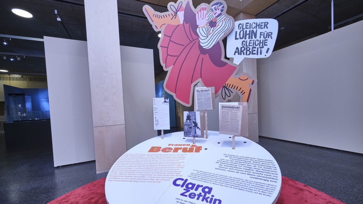 In der "Stadt voller Frauen" findet sich eine poppig-bunte Clara Zetkin.