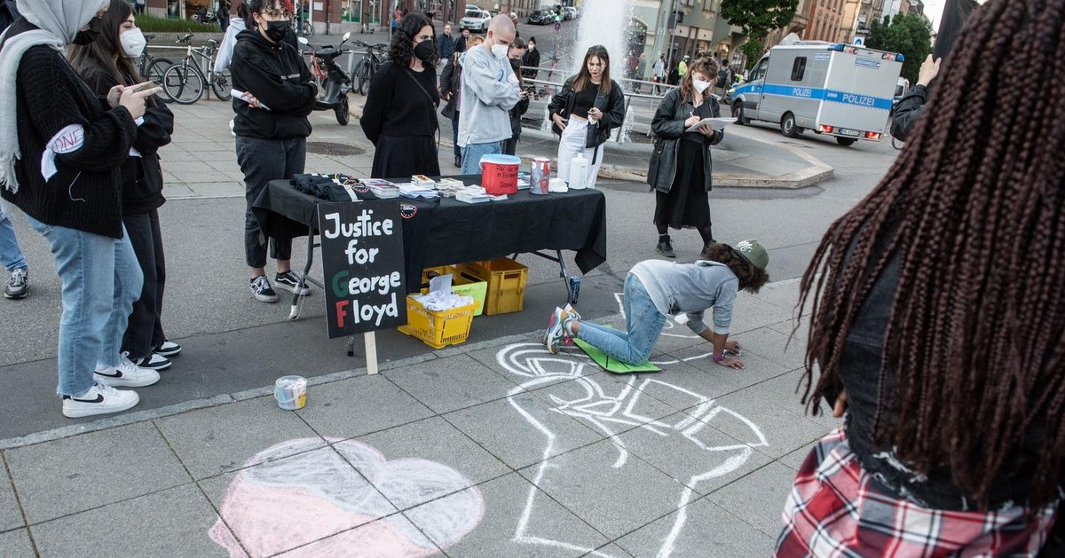 BLM-Streetart beim Demo-Auftakt auf dem Marienplatz.