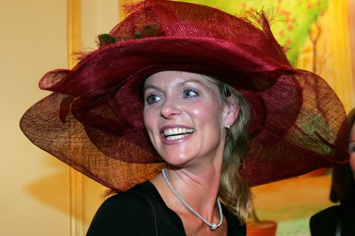 Bollenhut mal anders: Inken Oettinger. Foto: dpa/Patrick Seeger Bollenhut mal anders: Inken Oettinger. Foto: dpa/Patrick Seeger