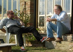 Willi Germund (l.) im Gespräch mit Kontext-Redakteur Josef-Otto Freudenreich.