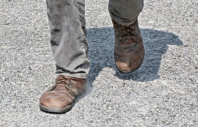 Bodenständig: Ministerpräsidenten-Latschen beim Wahlkampfwandern. Foto: Joachim E. Röttgers