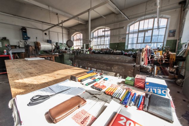 Die Schlosserei, voll mit funktionsfähigen Maschinen, könnte Quartierswerkstatt sein.