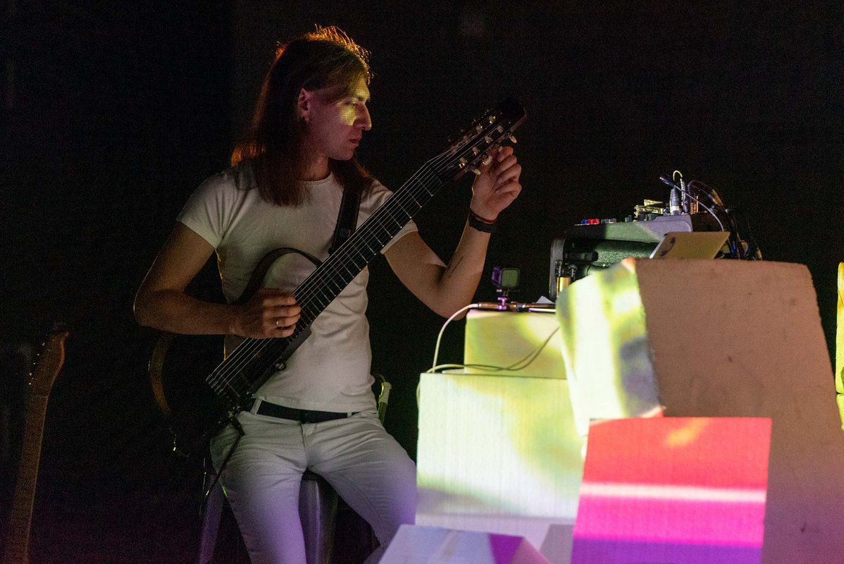 Gitarrist Dmytro Radzetskyi.