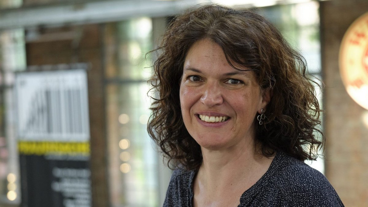 Ulrike Winkelmann, Chefredakteurin der taz, lobt: Von Kontext könne sich auch ihre Zeitung etwas abschneiden, natürlich ohne uns was wegzunehmen. Foto: Joachim E. Röttgers Ulrike Winkelmann, Chefredakteurin der taz, lobt: Von Kontext könne sich auch ihre Zeitung etwas abschneiden, natürlich ohne uns was wegzunehmen. Foto: Joachim E. Röttgers