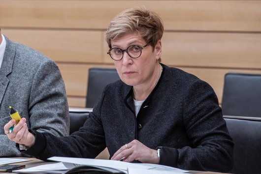 Ministerin Nicole Razavi kommt nicht voran mit dem Wohnungsbau. Foto: Jens Volle