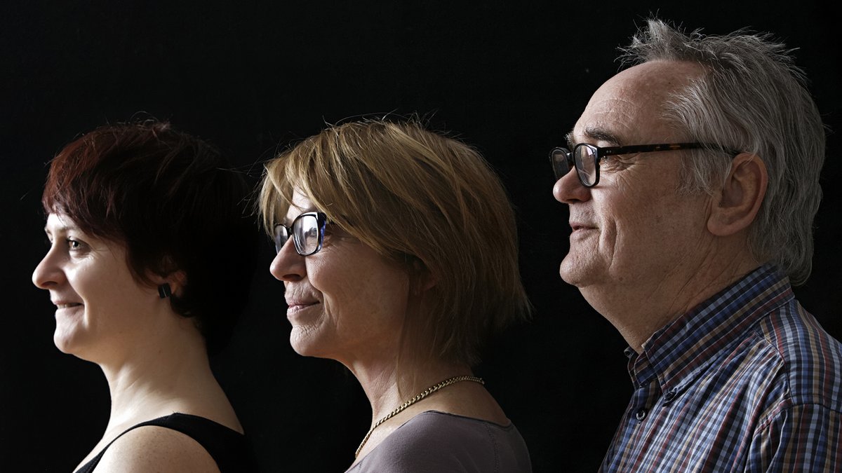Die Chefredakteur:innen der Kontext-Geschichte (von links): Anna Hunger (2023 bis heute), Susanne Stiefel (2017 bis 2023) und Josef-Otto Freudenreich (2011 bis 2017). Foto: Joachim E. Röttgers