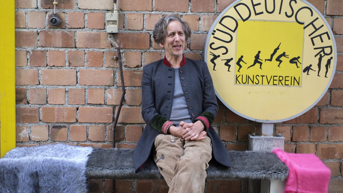 Daniel Schürer, Kopf des Süddeutschen Kunstvereins. Beide haben ihren Sitz in Reusten. Daniel Schürer, Kopf des Süddeutschen Kunstvereins. Beide haben ihren Sitz in Reusten.