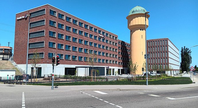 Im Bürotel am Karlsruher Wasserturm steht noch die Hälfte der Büroflächen leer. Foto: Florian Kaufmann