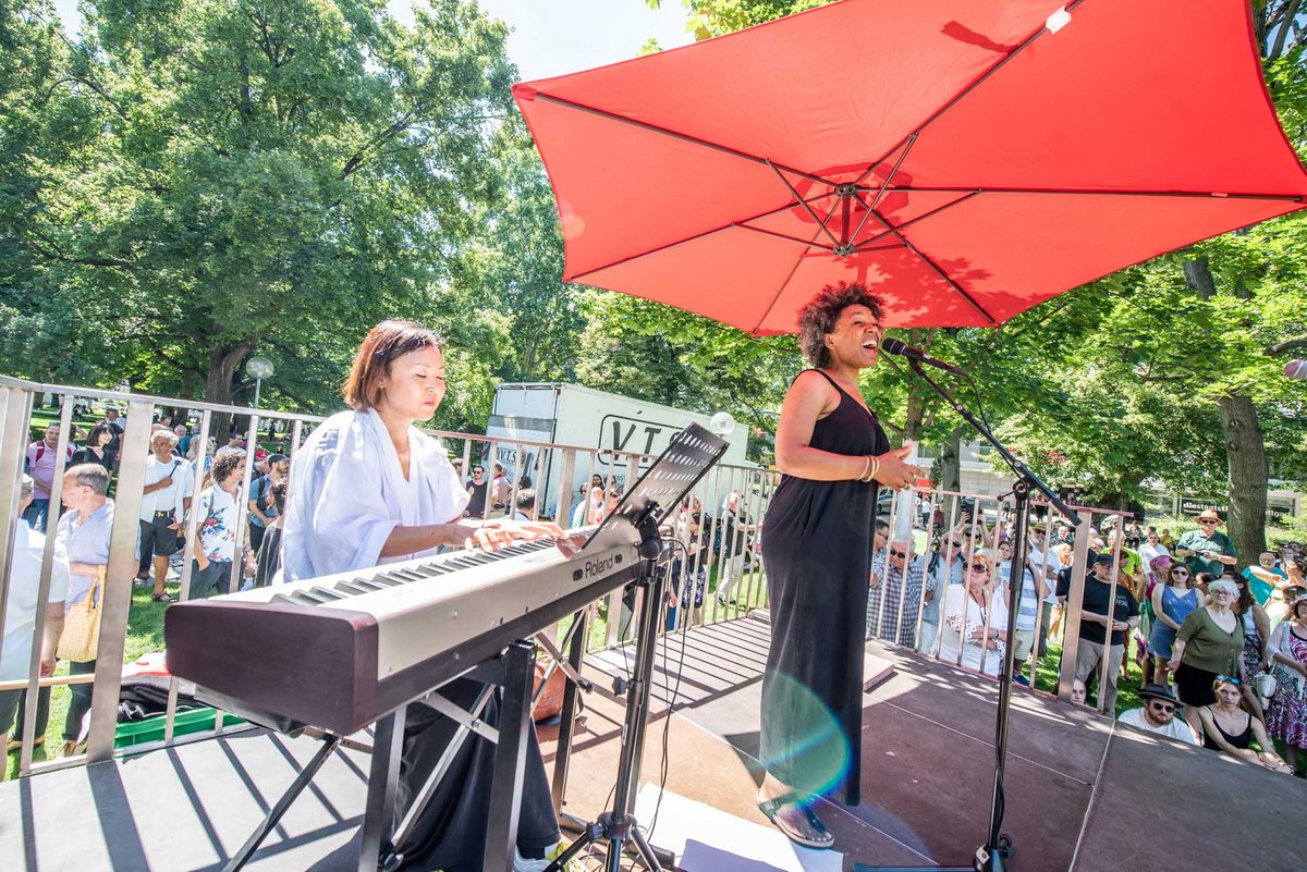 Sängerin Fola Dada. Sängerin Fola Dada.