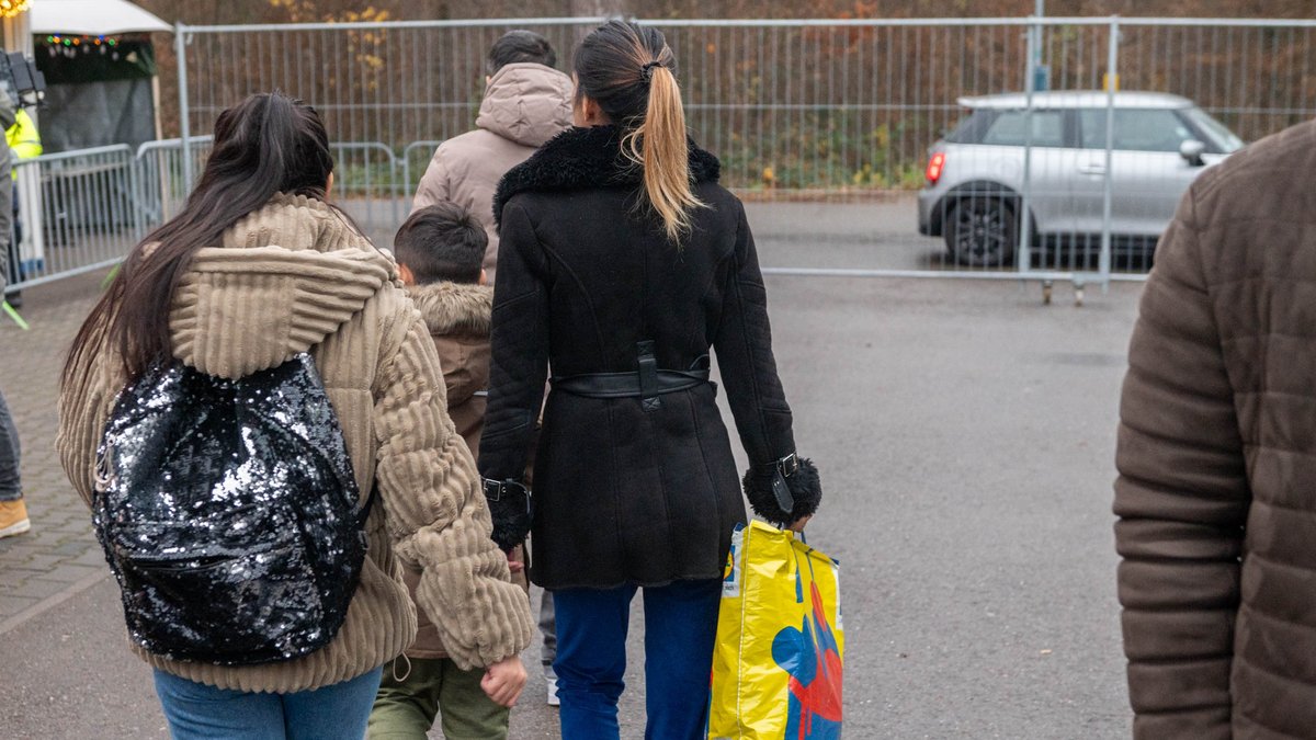 Viele Politiker:innen sprechen sich gegen die "irreguläre" Migration aus – dabei setzen EU-Recht und Grundgesetz klare Grenzen. Fotos: Jens Volle