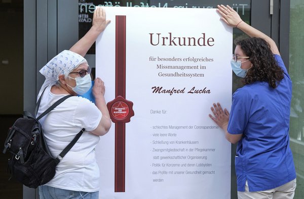 Urkunde für bestes Missmanagement: Contra-Pflegekammer-Protest.