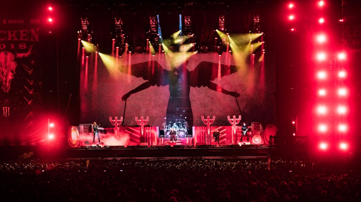 Pioniere der Metal-Ästhetik: Judas Priest, hier auf dem Wacken-Festival 2018. Foto: Andreas Lawen/Fotandi, <a href="https://creativecommons.org/licenses/by-sa/4.0" title="Creative Commons Attribution-Share Alike 4.0">CC BY-SA 4.0</a>, <a href="https://commons.wikimedia.org/w/index.php?curid=71972931">Link</a>
