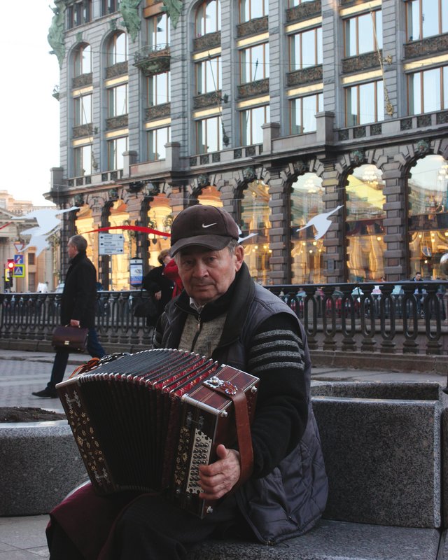 Bajanspieler auf der Straße.