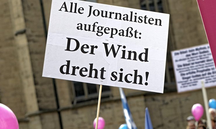 Offene Drohung bei der Anti-Gender-"Demo für alle" in Stuttgart, 2015. Foto: Joachim E. Röttgers
