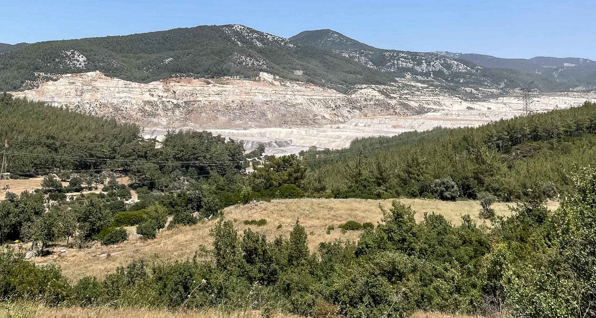 Der Tagebau im Gebiet des Akbelenwaldes soll nun erweitert werden. Foto: privat