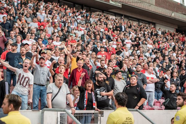 Wissen gar nicht, wie gut sie's hatten: VfB-Fans am 14. Juli bei der Mitgliederversammlung.