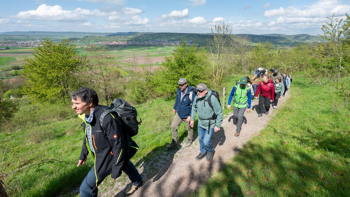 Der letzte Anstieg hoch zur Kapelle. Im Hintergrund das Ammertal, auf der gegenüberliegenden Talseite beginnt der Naturpark Schönbuch.