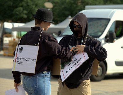 Inszenierung der Antifa: Verfassungsschutz und Rechtsterror Hand in Hand. Foto: Alfred Denzinger, <a href="http://www.beobachternews.de/">beobachternews.de</a>