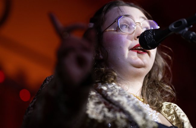 Malin (Malin Lamparter) überlegt, dass 37 das beste Alter zum Sterben sei.