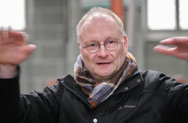 "Ich arbeite halt großflächig. Was meine Frisur ja auch zulässt."