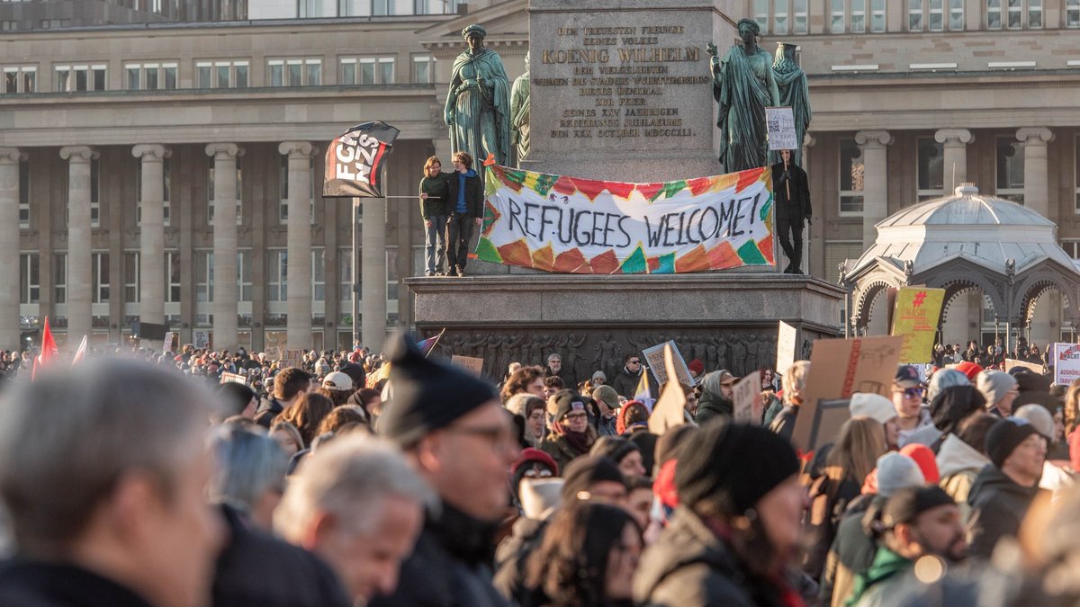Geflüchtete willkommen! Foto: Jens Volle Geflüchtete willkommen! Foto: Jens Volle
