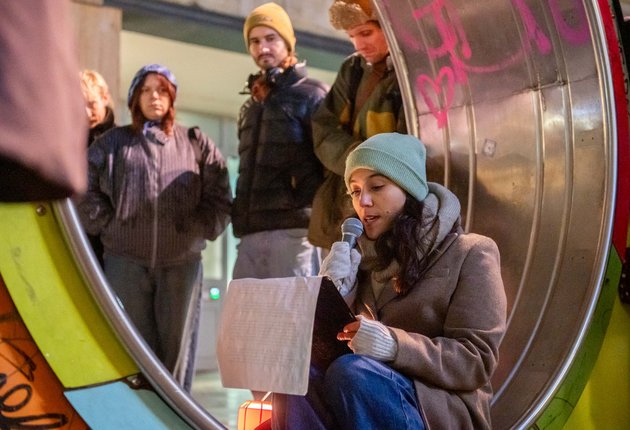 Sie erzählt von einem Kind, das sich ein Rad wünscht. Doch die Eltern haben kein Geld.