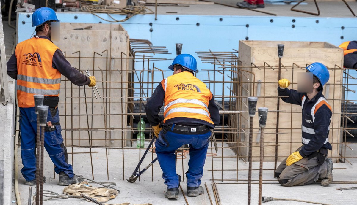 Auf Baustellen ist es oft unmöglich, Abstand zu halten. Arbeiter der Firma Erfa beim S21-Tunnelbau. Bild aus dem Jahr 2018. Fotos: Joachim E. Röttgers