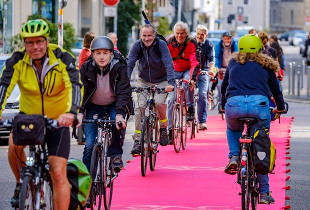 Die RadfahrerInnen sehen zufrieden aus …