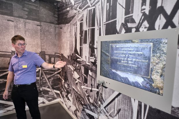 Kurator Christopher Dowe lässt Raum für viele Assoziationen. Foto: Joachim E. Röttgers