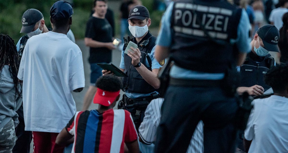 Polizeikontrolle: rassistisch motiviert oder anlassbezogen? Foto: Jens Volle