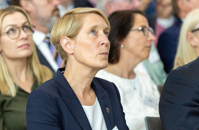 Mitgetrunken, mitgekungelt: Polizeipräsidentin Stefanie Hinz. Foto: Julian Rettig