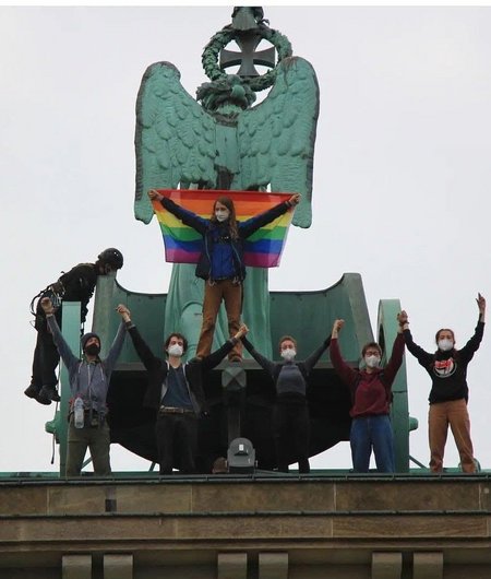 Aktion auf dem Brandenburger Tor in Berlin im August 2021.