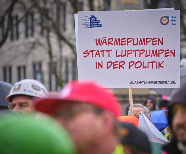 Pro Wärmepumpe: Kundgebung der Bauwirtschaft im März 2024 in Stuttgart. Foto: Joachim E. Röttgers Pro Wärmepumpe: Kundgebung der Bauwirtschaft im März 2024 in Stuttgart. Foto: Joachim E. Röttgers