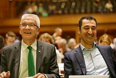 Die Grünen Kretschmann und Özdemir feixen: Potenzminderung! Waffenschein! Foto: Joachim E. Röttgers