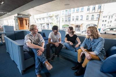 MacherInnen der Gruppe Adapter (von links): Richard Königsdorfer, Paul Vogt, Elif Kälberer und Christiana Weiss.