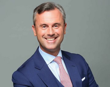 Norbert Hofer kann viele Rollen. Diese heißt "Vertrauenserweckendes Lächeln". Foto: Freigeist48, CC BY-SA 4.0