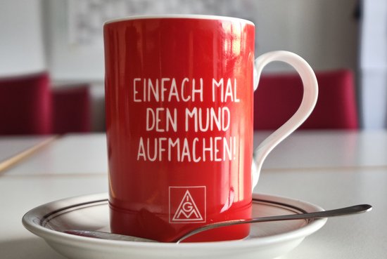 Sollte man nicht nur beim Kaffeetrinken. Foto: Joachim E. Röttgers