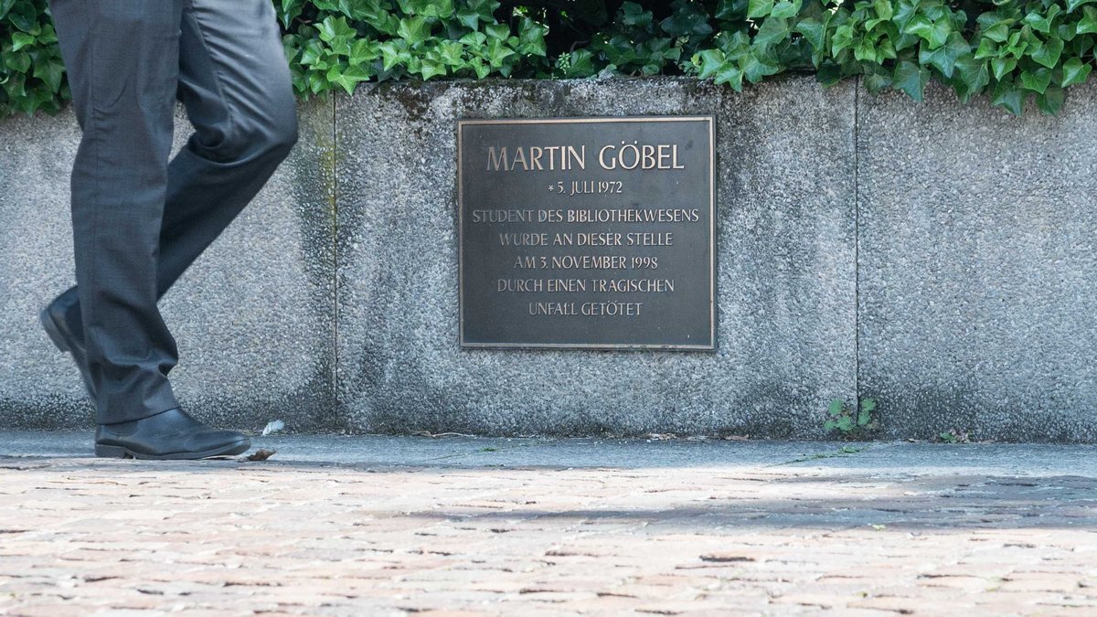 Bald will unser Kolumnist hier Jimi Hendrix' "The Star Spangled Banner" abspielen. Foto: Jens Volle Bald will unser Kolumnist hier Jimi Hendrix' "The Star Spangled Banner" abspielen. Foto: Jens Volle