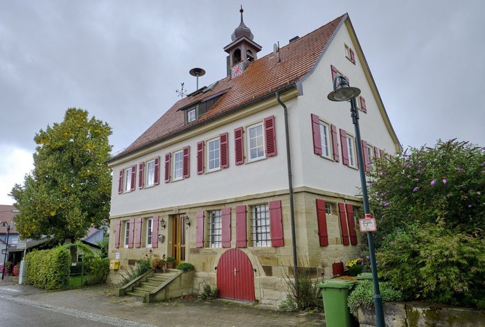 Das alte Rathaus, gerettet von der Dorfgemeinschaft.