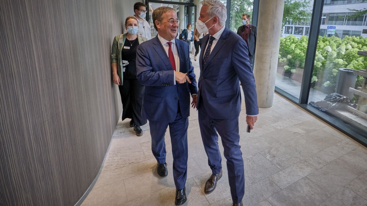 "Eine Bundesvorsitzende, ein Bundesvorsitzender, der nicht die Unterstützung hat, ist eine arme Sau. Da wirst du doch nicht glücklich", sagte Thomas Strobl im November 2021. Zum Best-of der Strobl-Zitate geht es mit Klick auf den Pfeil.  "Eine Bundesvorsitzende, ein Bundesvorsitzender, der nicht die Unterstützung hat, ist eine arme Sau. Da wirst du doch nicht glücklich", sagte Thomas Strobl im November 2021. Zum Best-of der Strobl-Zitate geht es mit Klick auf den Pfeil.