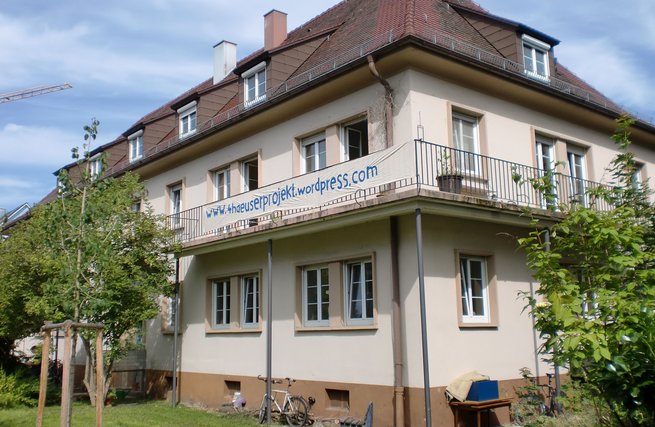 Das 4-Häuser-Projekt besteht aus ehemaligen Offizierswohnungen der Loretto-Kaserne. Hier Haus Autenriethstraße 15 im Jahr 2010. Foto: Archiv 4-Häuser-Projekt