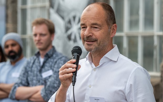 Dirk Otto. Bei ihm gehört Spinnen zur Familientradition. Dirk Otto. Bei ihm gehört Spinnen zur Familientradition.