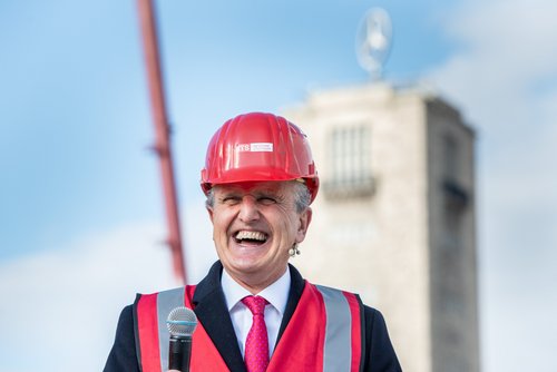 Amtsverweser Frank Nopper freut sich wie ein OB.  Amtsverweser Frank Nopper freut sich wie ein OB.